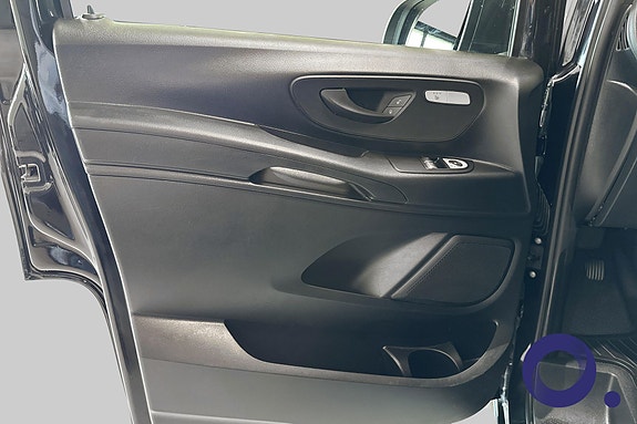 Mercedes-Benz eVito Tourer 14 of 18