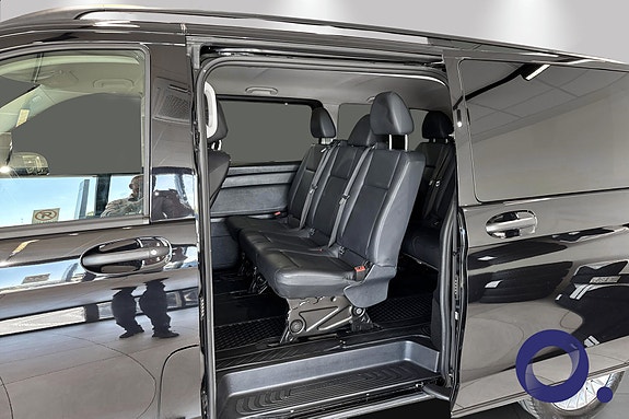 Mercedes-Benz eVito Tourer 11 of 18