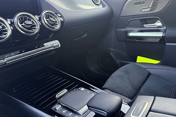 Mercedes-Benz EQA300 14 of 20