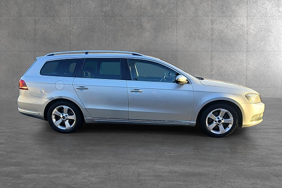 Volkswagen Passat 2 of 30