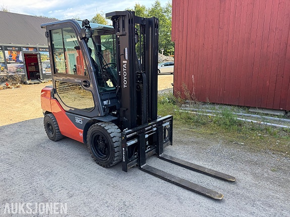 Toyota TONERO 30 06-8FD30F 3T Motvektstruck 4,7M LITE BRUKT 3 of 30