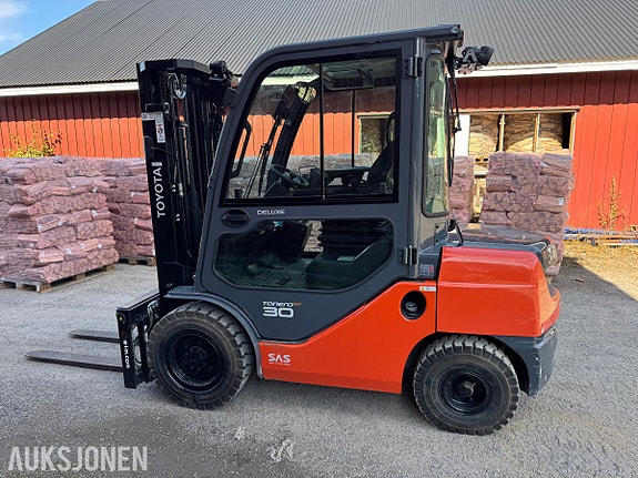 Toyota TONERO 30 06-8FD30F 3T Motvektstruck 4,7M LITE BRUKT 8 of 30