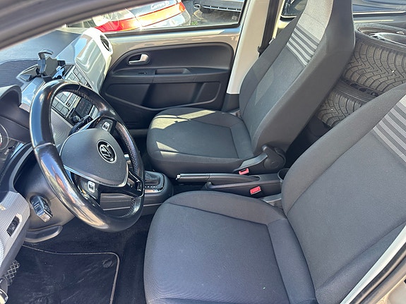 Volkswagen UP! 8 of 15