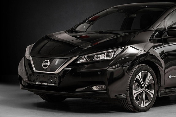 Nissan Leaf 2 of 28