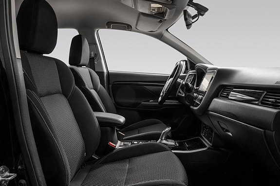 Mitsubishi Outlander 18 of 29