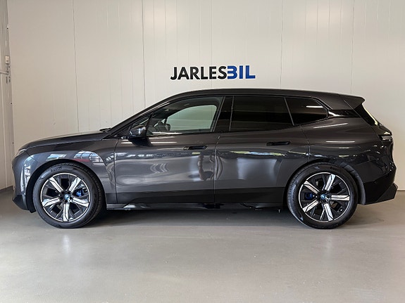 BMW iX 14 of 28