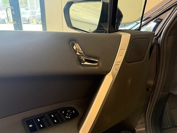 BMW iX 19 of 28