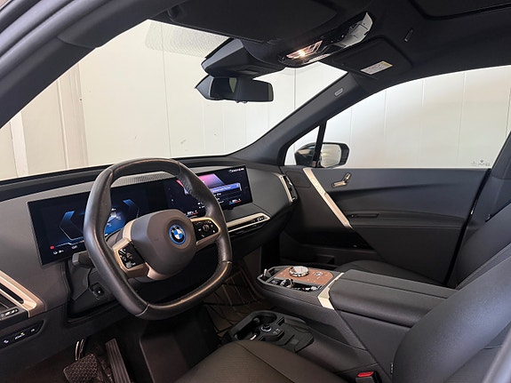 BMW iX 18 of 28