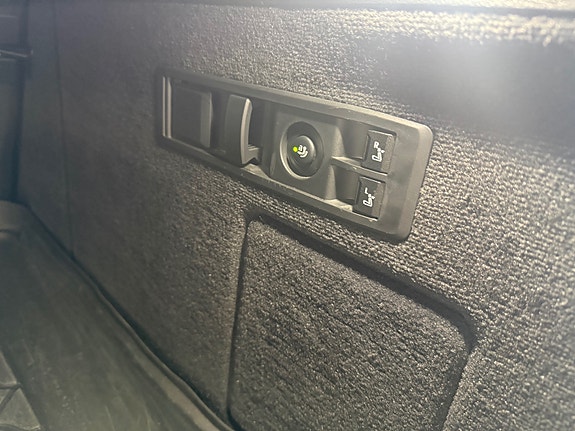 BMW iX 11 of 28