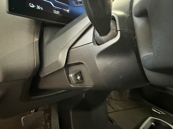 BMW iX 22 of 28