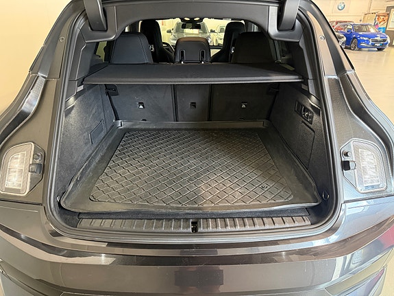 BMW iX 10 of 28