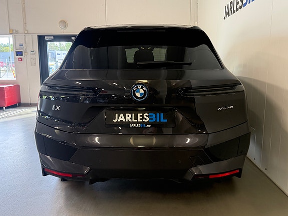 BMW iX 16 of 28