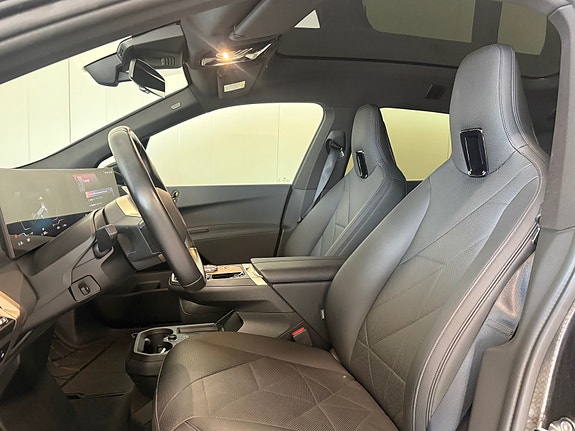 BMW iX 17 of 28