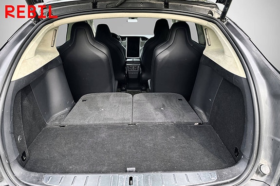 Tesla Model X 20 of 21