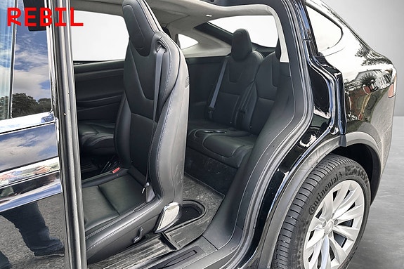 Tesla Model X 10 of 21
