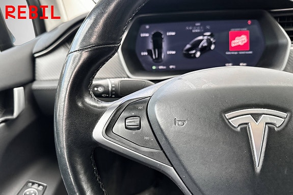 Tesla Model X 13 of 21