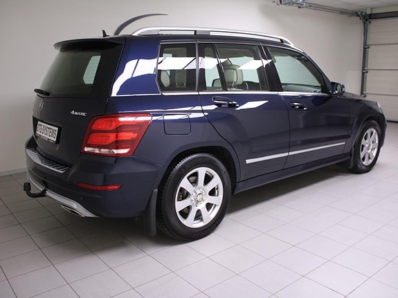 Mercedes-Benz GLK220 2 of 30