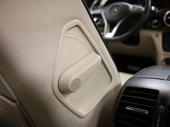Mercedes-Benz GLK220 29 of 30