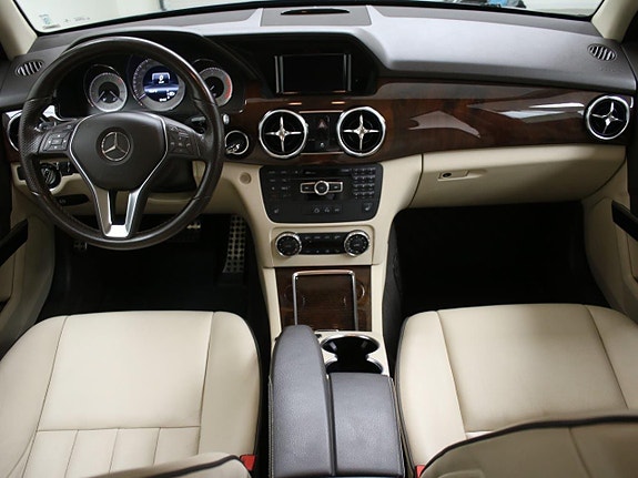 Mercedes-Benz GLK220 3 of 30