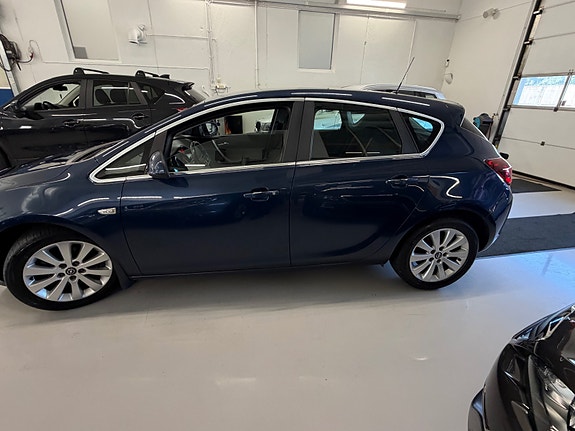 Opel Astra 9 of 30