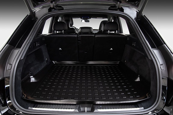 Mercedes-Benz EQE350 SUV 12 of 28