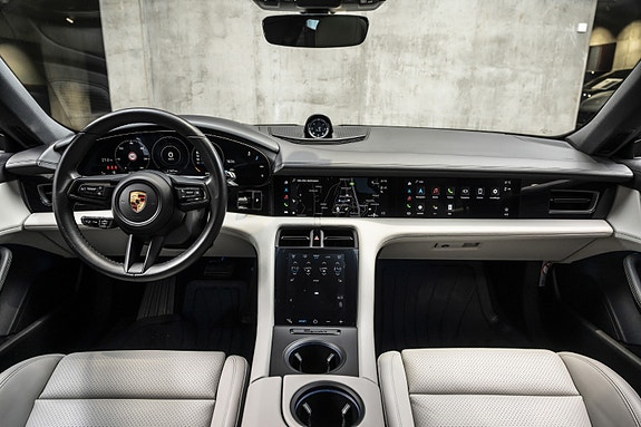 Porsche Taycan 21 of 30