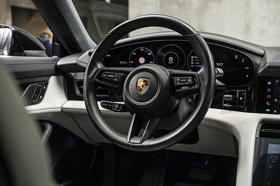 Porsche Taycan 22 of 30