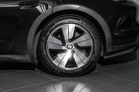 Porsche Taycan 14 of 30