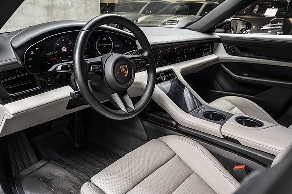 Porsche Taycan 15 of 30