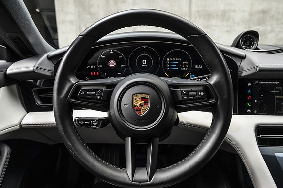 Porsche Taycan 23 of 30