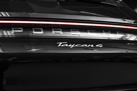 Porsche Taycan 10 of 30