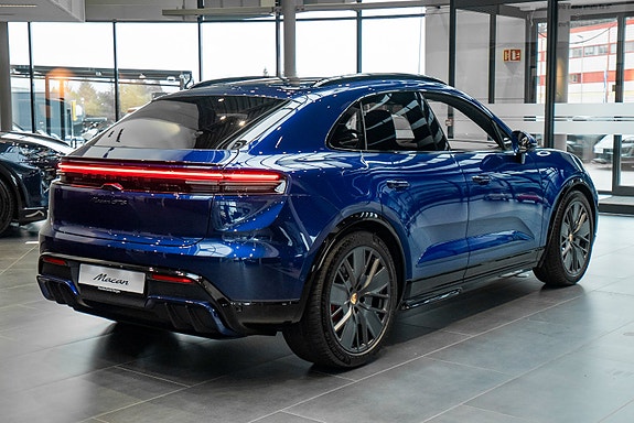 Porsche Macan 7 of 30