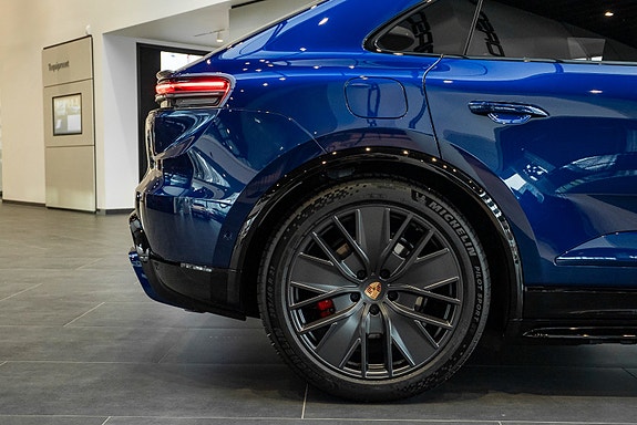 Porsche Macan 6 of 30
