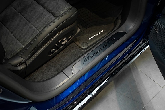 Porsche Macan 30 of 30