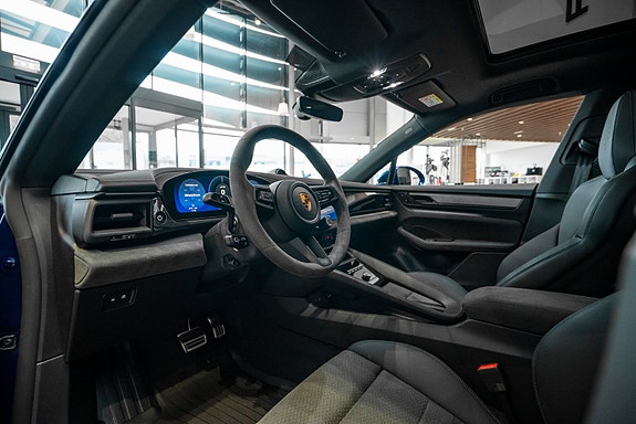 Porsche Macan 13 of 30