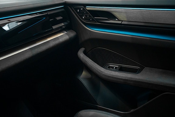 Porsche Macan 25 of 30