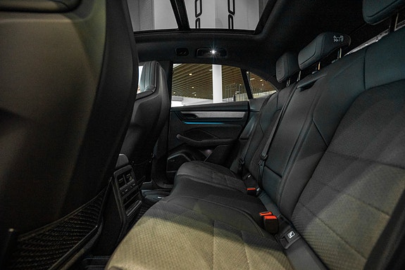 Porsche Macan 28 of 30