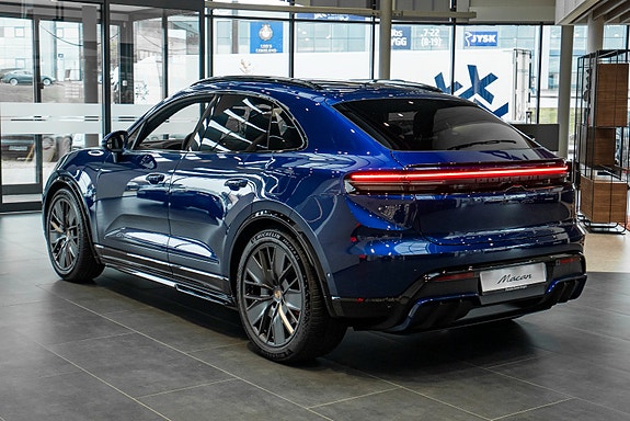 Porsche Macan 10 of 30