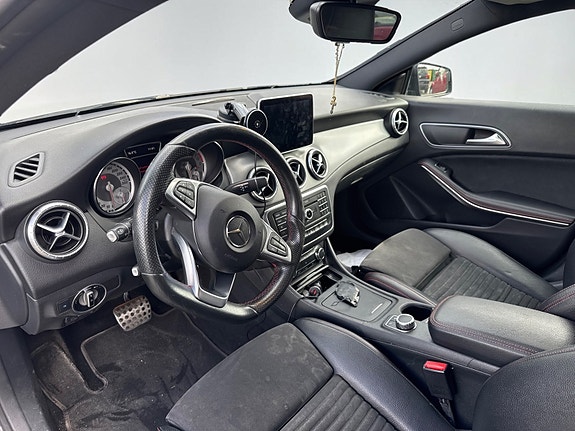 Mercedes-Benz CLA180 8 of 10
