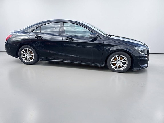 Mercedes-Benz CLA180 2 of 10