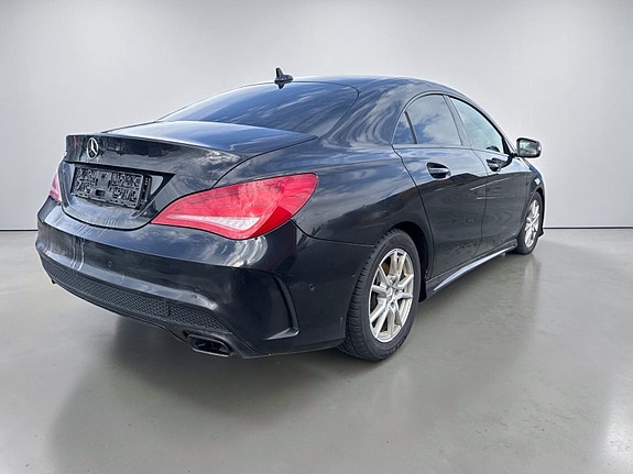 Mercedes-Benz CLA180 3 of 10