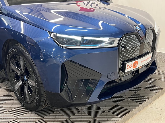 BMW iX 16 of 30