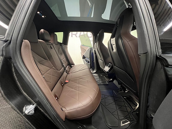 BMW iX 21 of 30