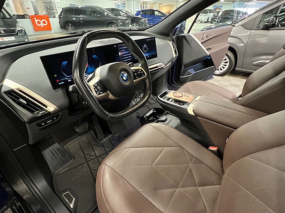 BMW iX 27 of 30