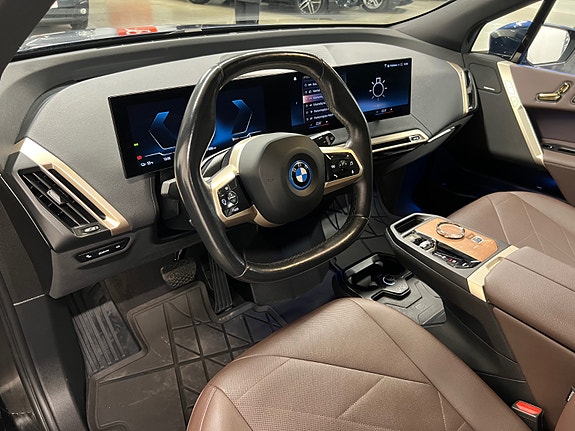 BMW iX 28 of 30