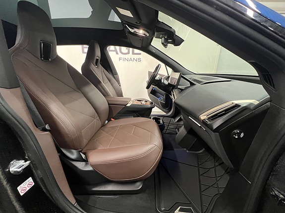BMW iX 19 of 30