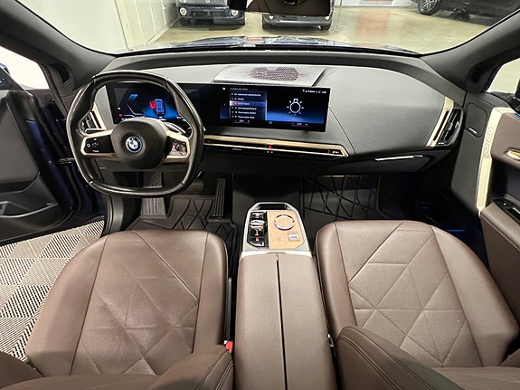 BMW iX 30 of 30