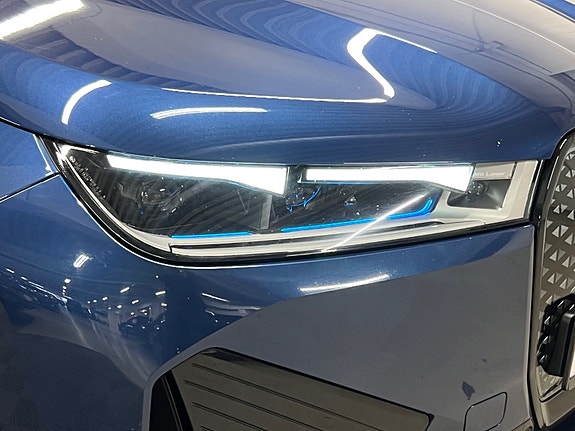 BMW iX 17 of 30