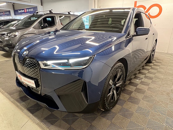 BMW iX 13 of 30