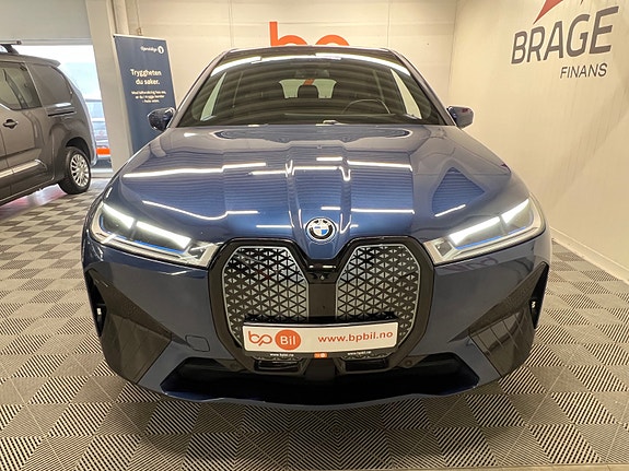 BMW iX 14 of 30